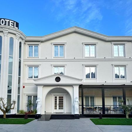 Reign Hotel Vorë Eksteriør billede