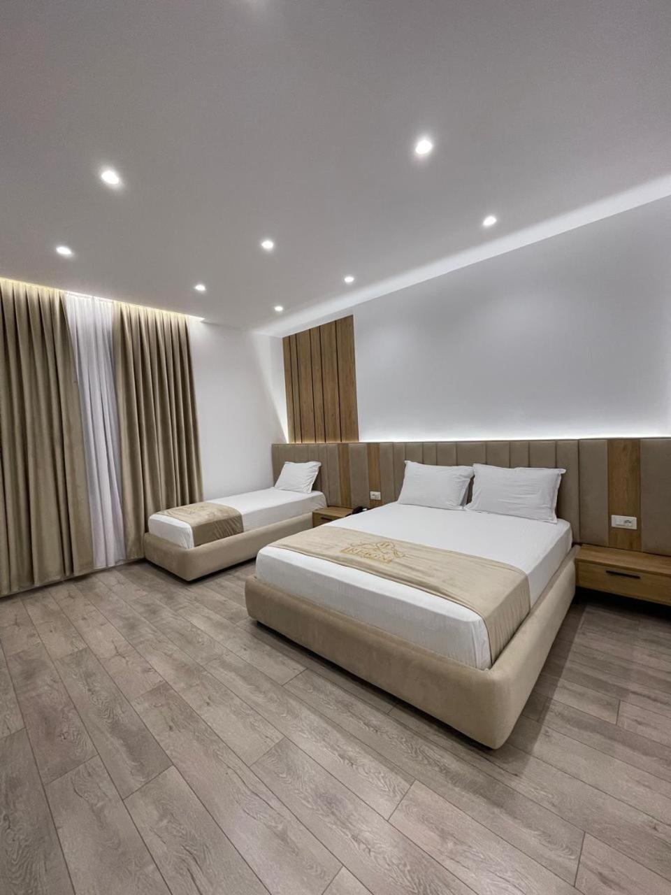 Reign Hotel Vorë Eksteriør billede