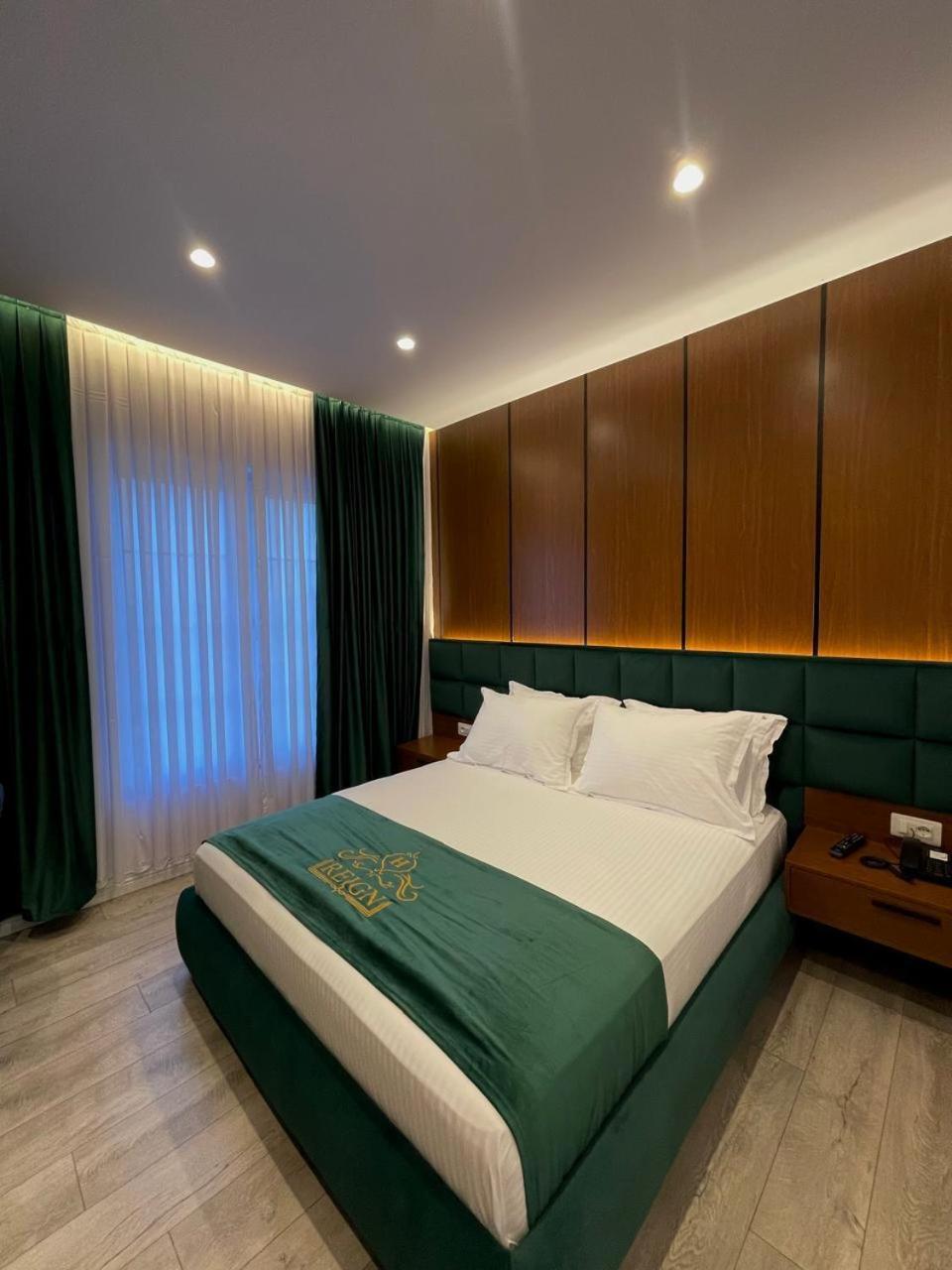 Reign Hotel Vorë Eksteriør billede