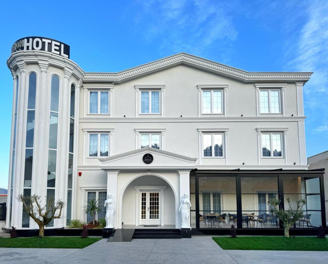 Reign Hotel Vorë Eksteriør billede